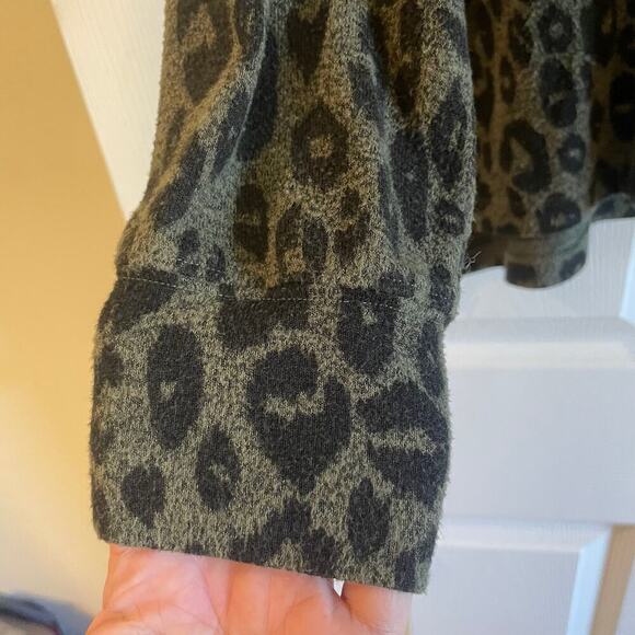 Lucky Brand Printed Brushed Hacci Henley size Large - Picture 4 of 13